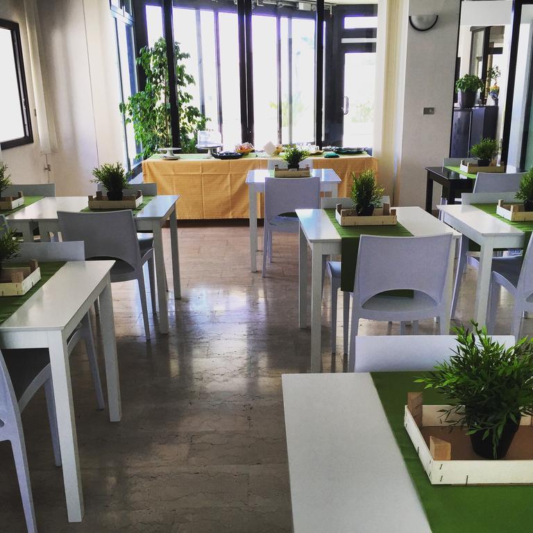 בארי Hotel Riviera מראה חיצוני תמונה