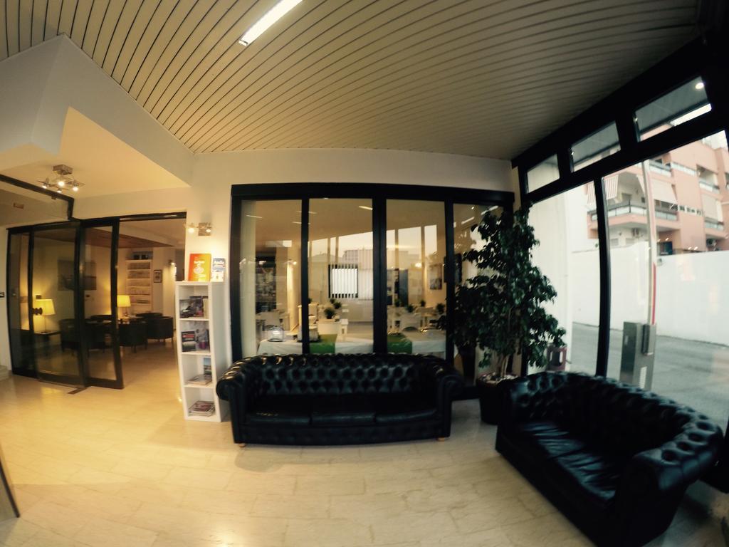 בארי Hotel Riviera מראה חיצוני תמונה
