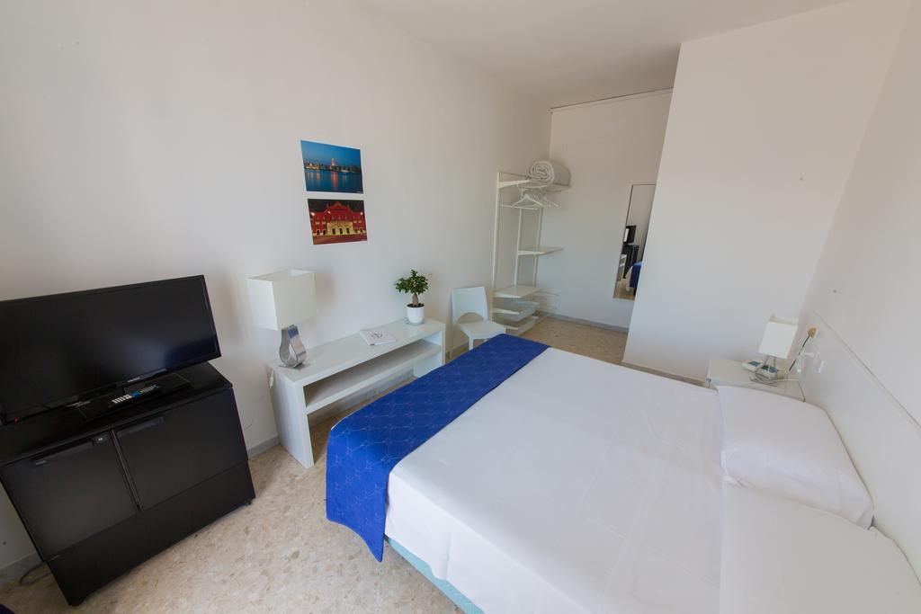 בארי Hotel Riviera מראה חיצוני תמונה