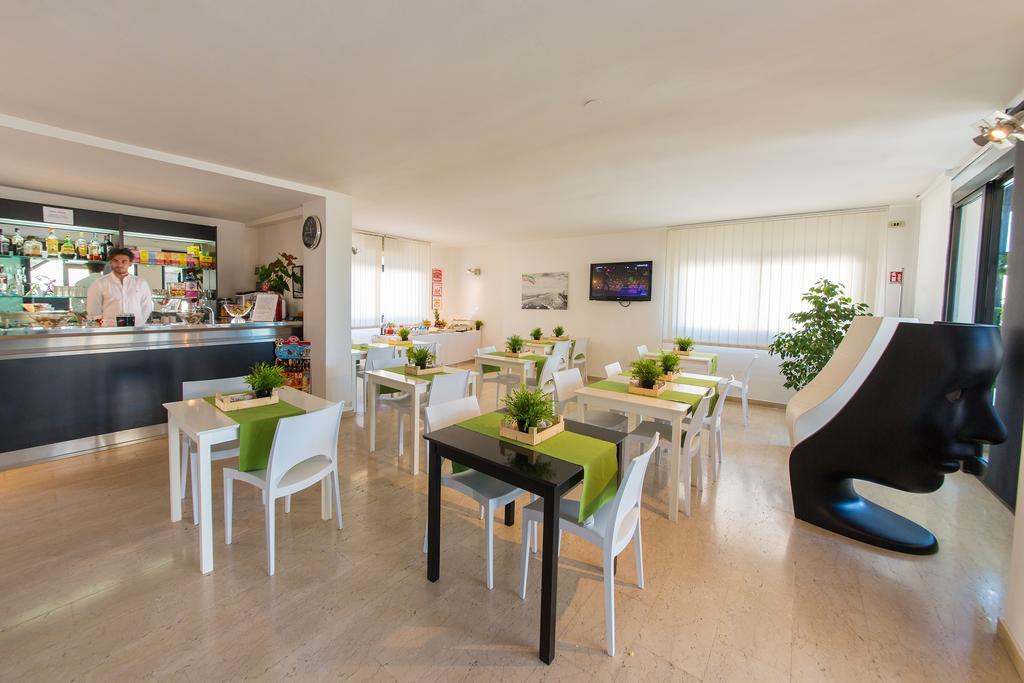 בארי Hotel Riviera מראה חיצוני תמונה