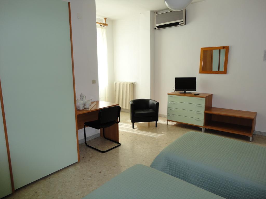בארי Hotel Riviera מראה חיצוני תמונה