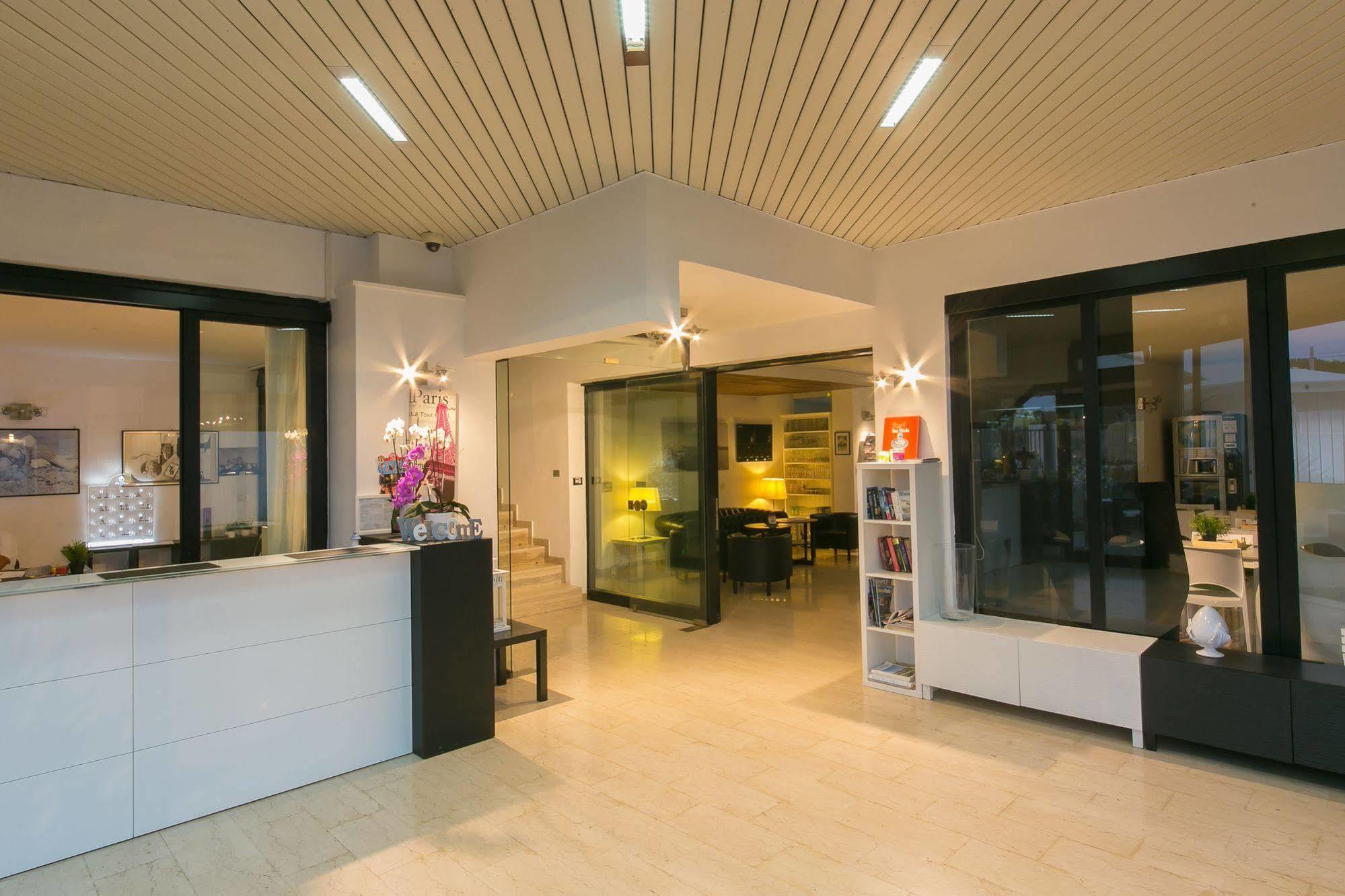 בארי Hotel Riviera מראה חיצוני תמונה