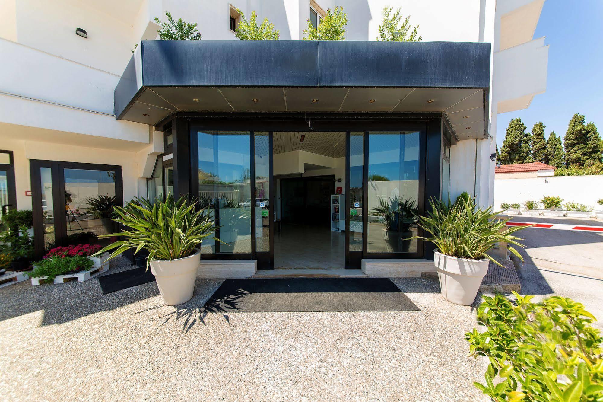 בארי Hotel Riviera מראה חיצוני תמונה