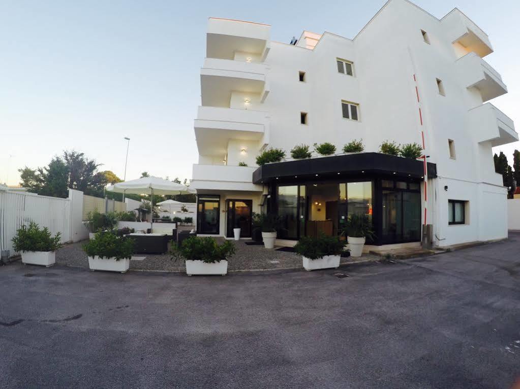 בארי Hotel Riviera מראה חיצוני תמונה