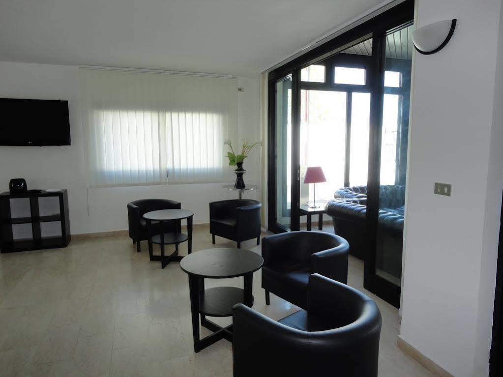 בארי Hotel Riviera מראה חיצוני תמונה