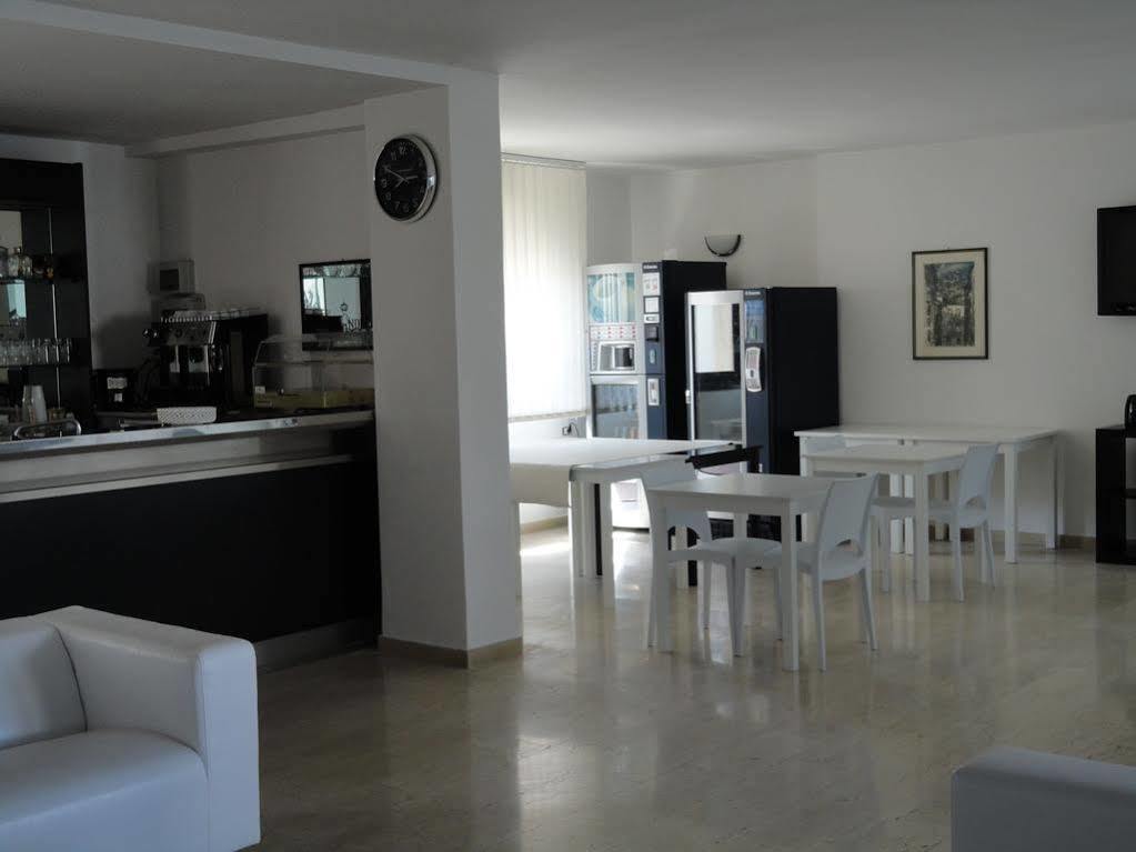 בארי Hotel Riviera מראה חיצוני תמונה