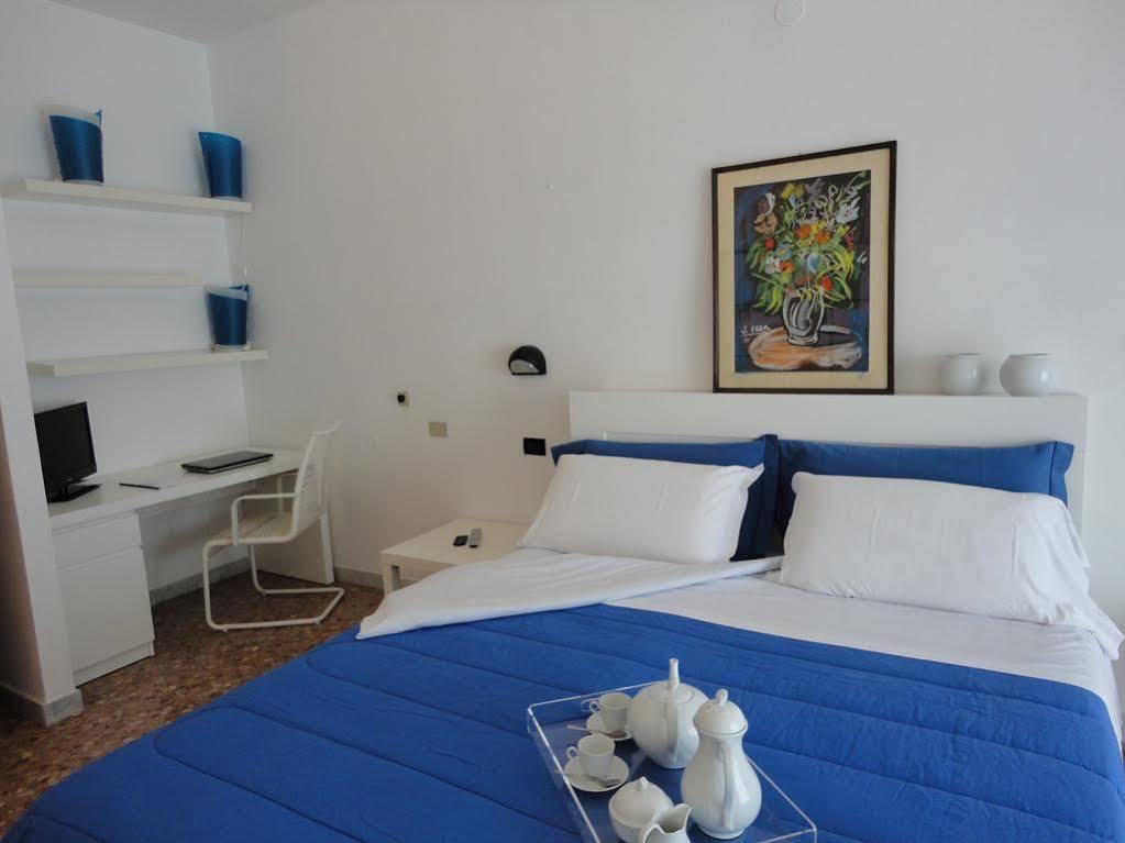 בארי Hotel Riviera מראה חיצוני תמונה